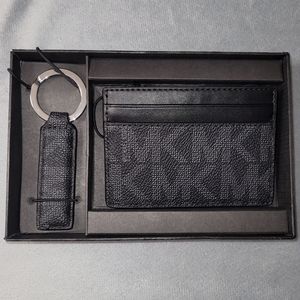 Michael Kors Wallet & Keychain Set